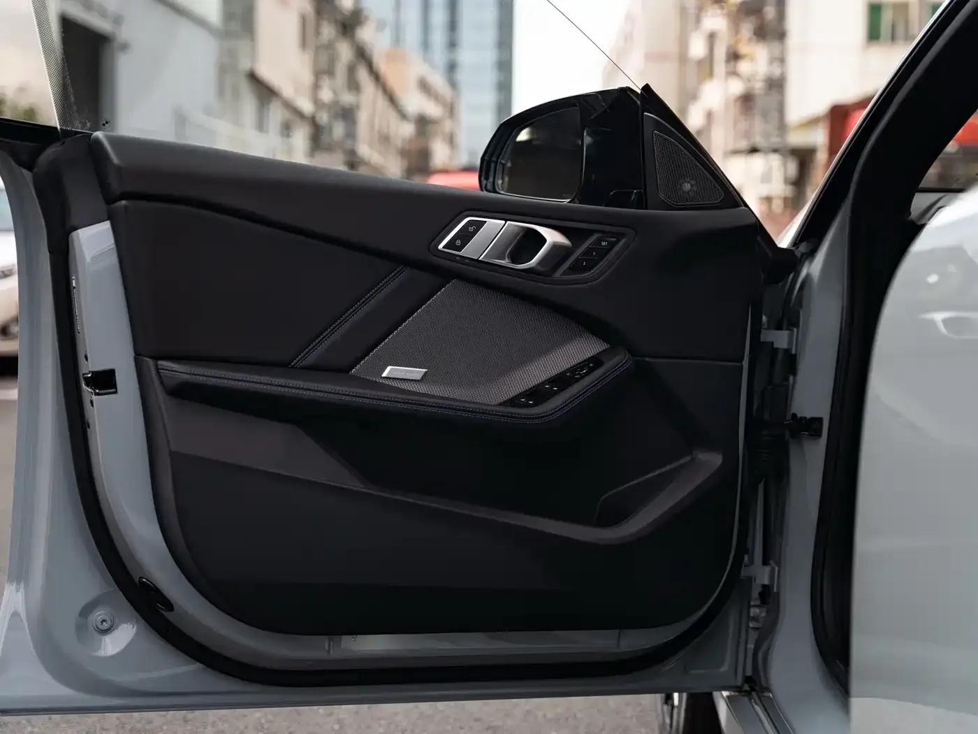 2025 BMW M235L — миниатюра 8