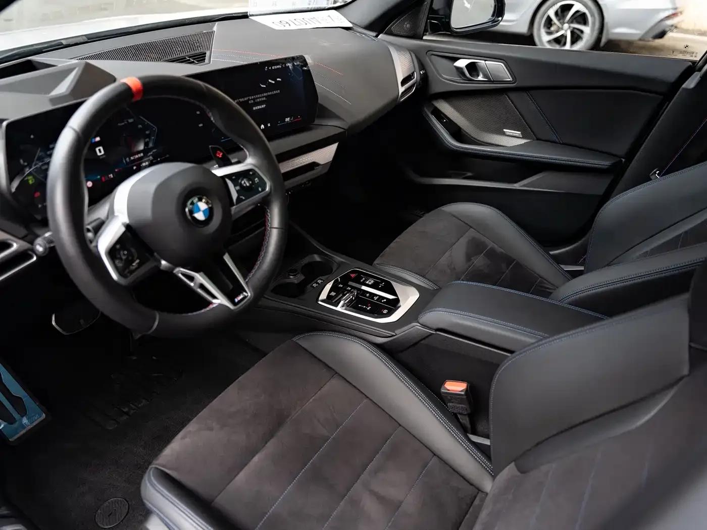 2025 BMW M235L — миниатюра 10