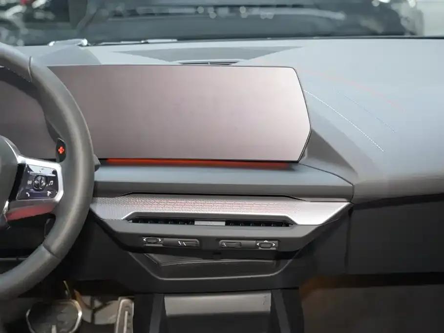2025 BMW M235L — миниатюра 12