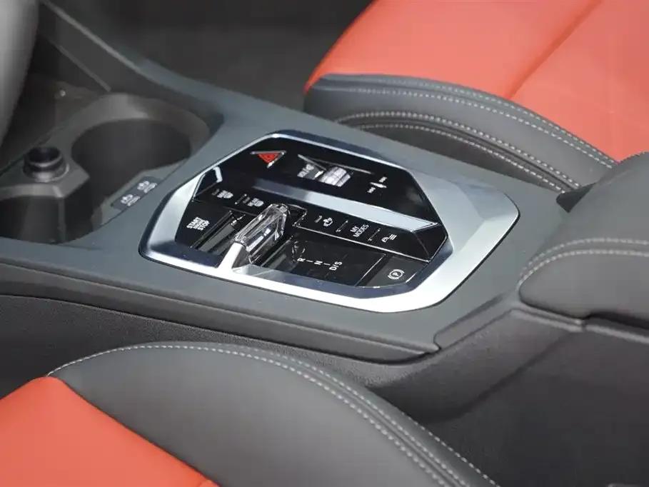 2025 BMW M235L — миниатюра 14