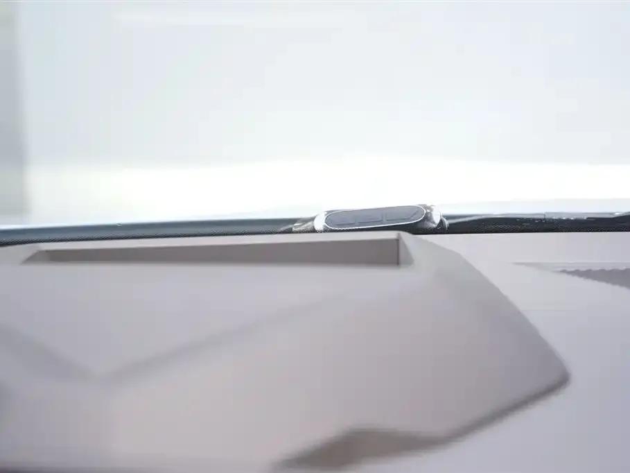 2025 BMW M235L — миниатюра 20