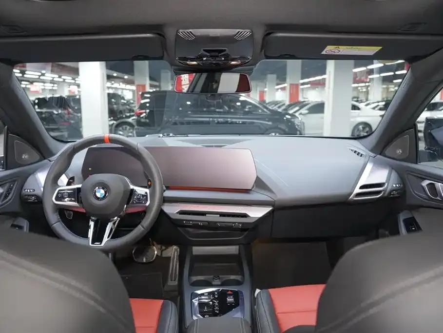 2025 BMW M235L — миниатюра 8