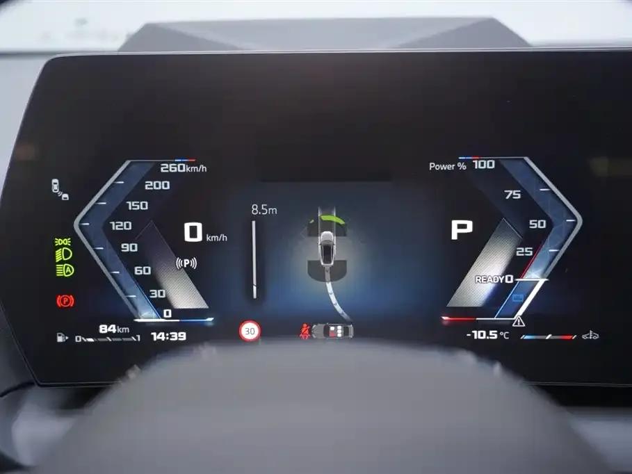 2025 BMW M235L — миниатюра 9
