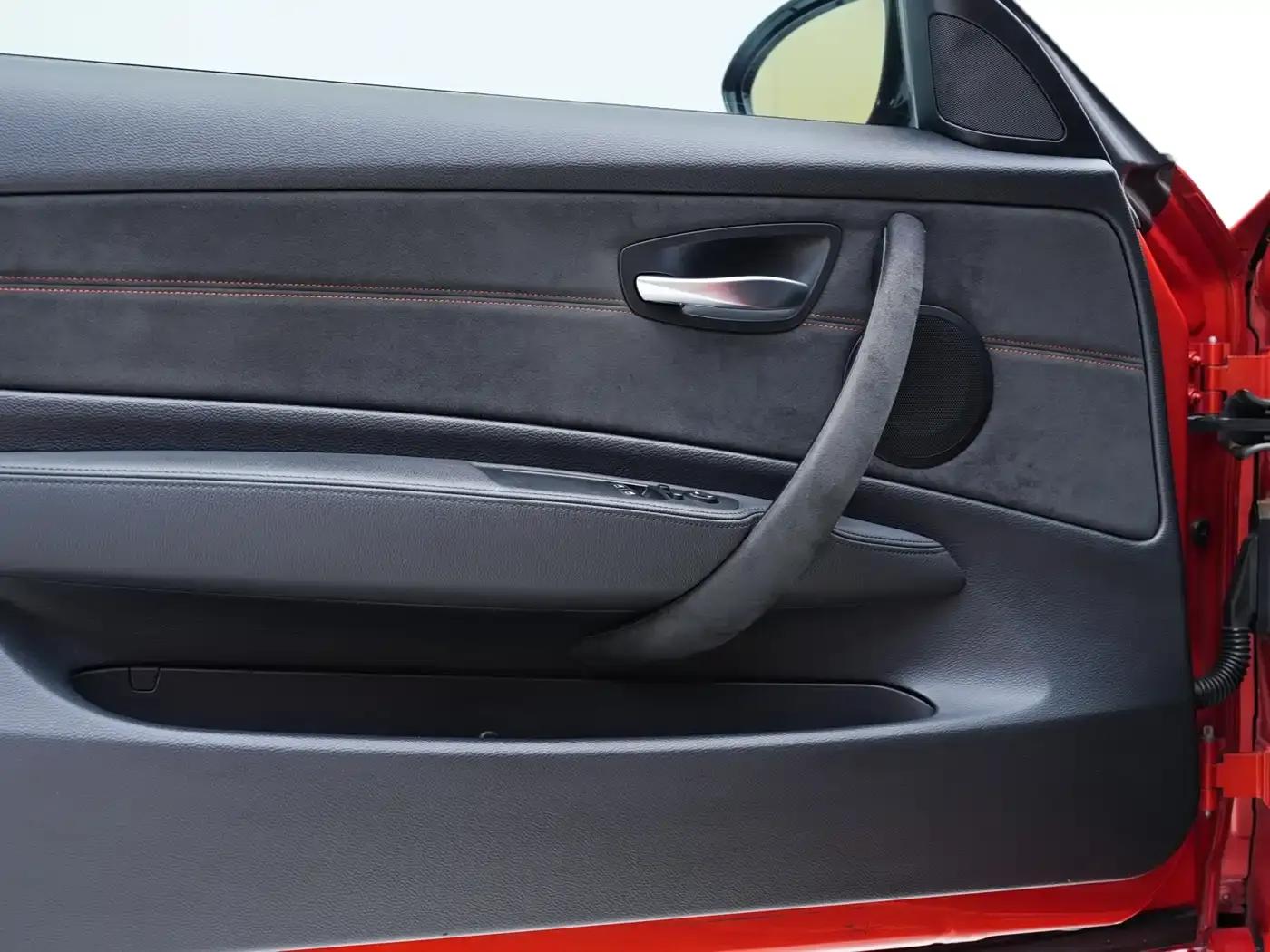 2011 BMW 1 Series M Coupe — миниатюра 13