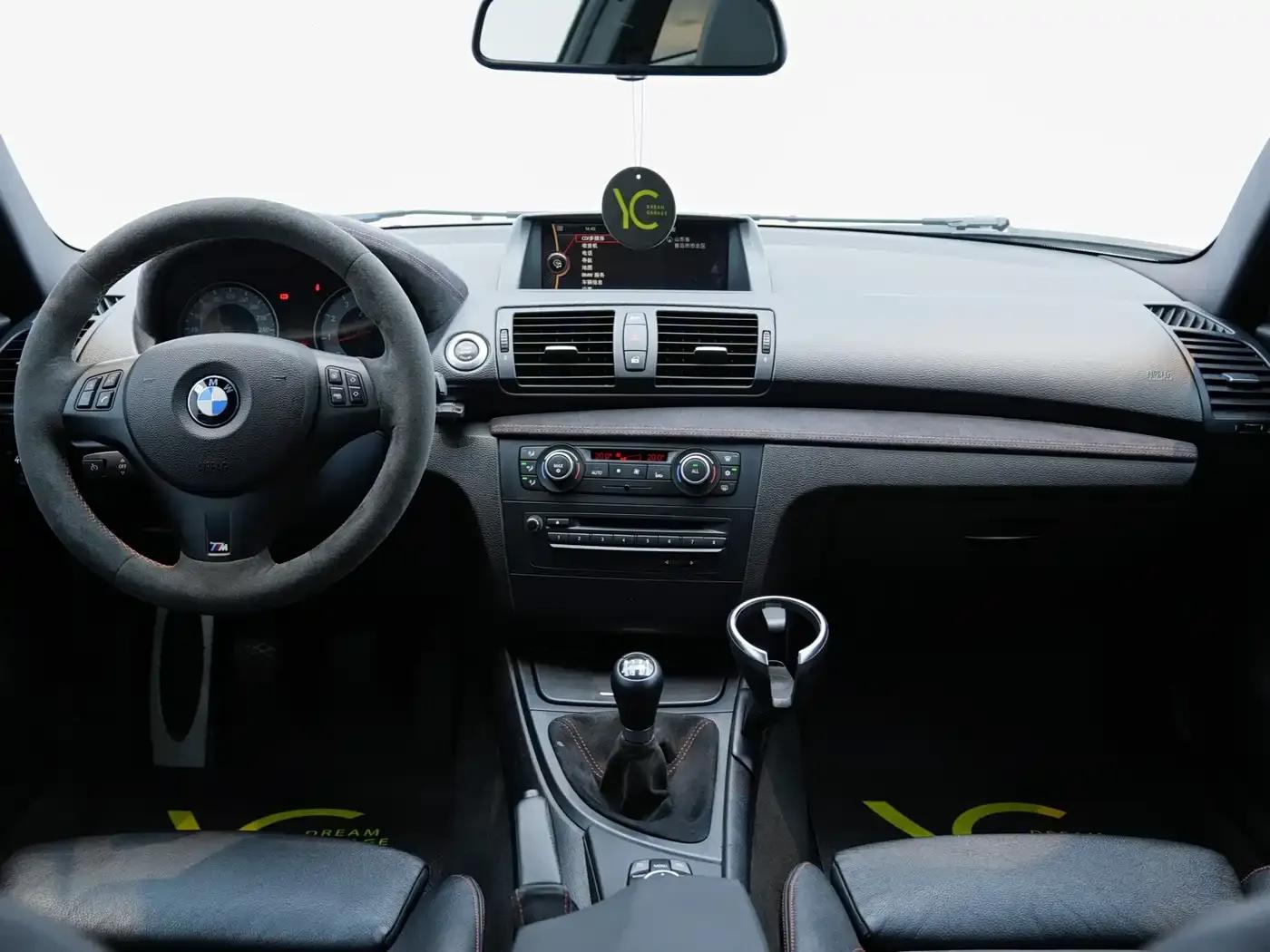 2011 BMW 1 Series M Coupe — миниатюра 15