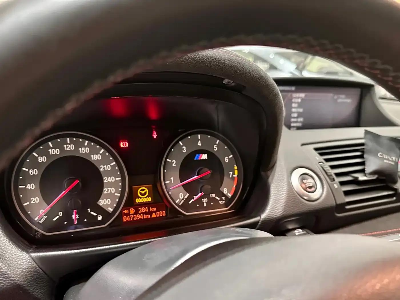 2011 BMW 1 Series M Coupe — миниатюра 10