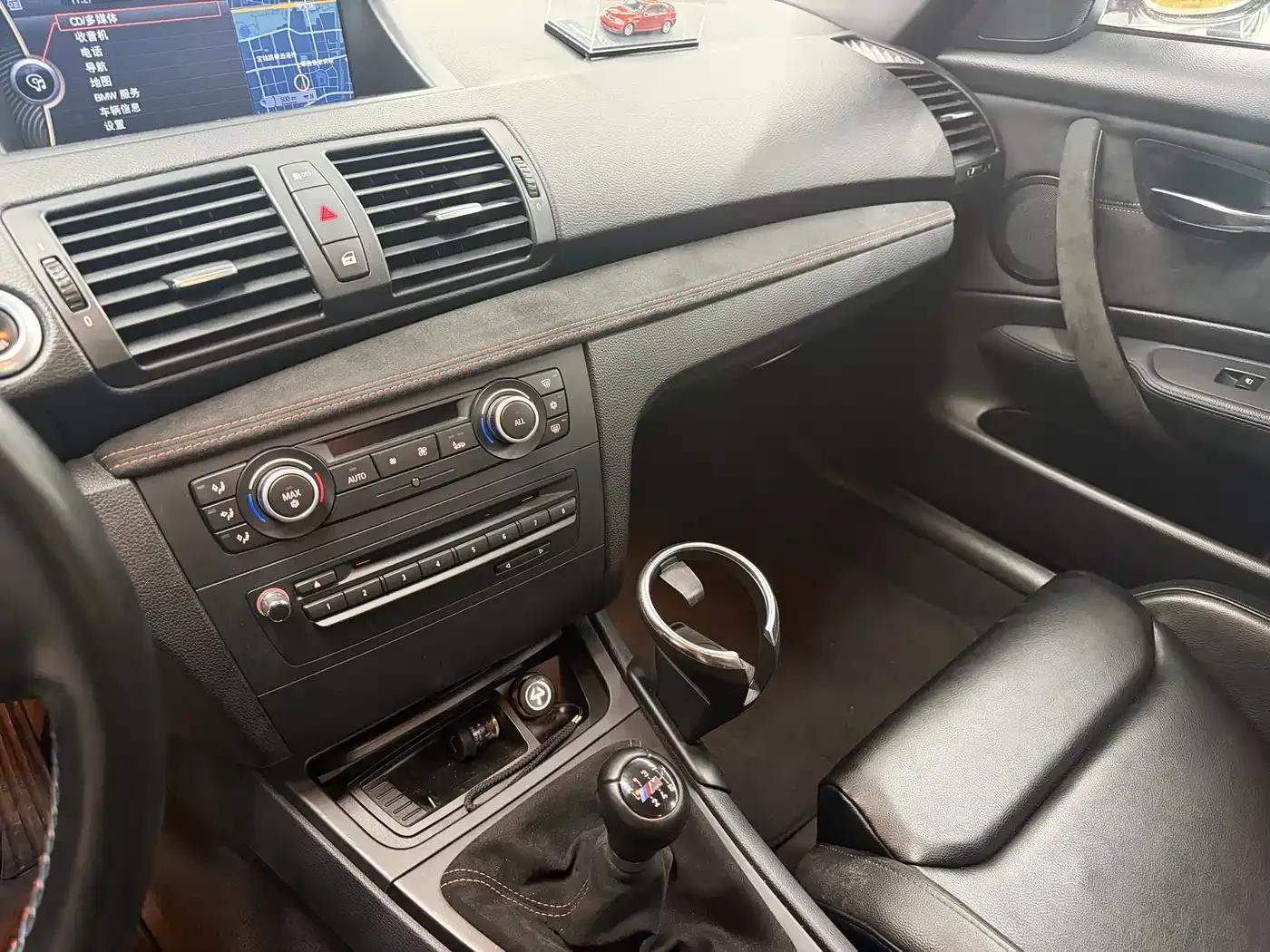 2011 BMW 1 Series M Coupe — миниатюра 13