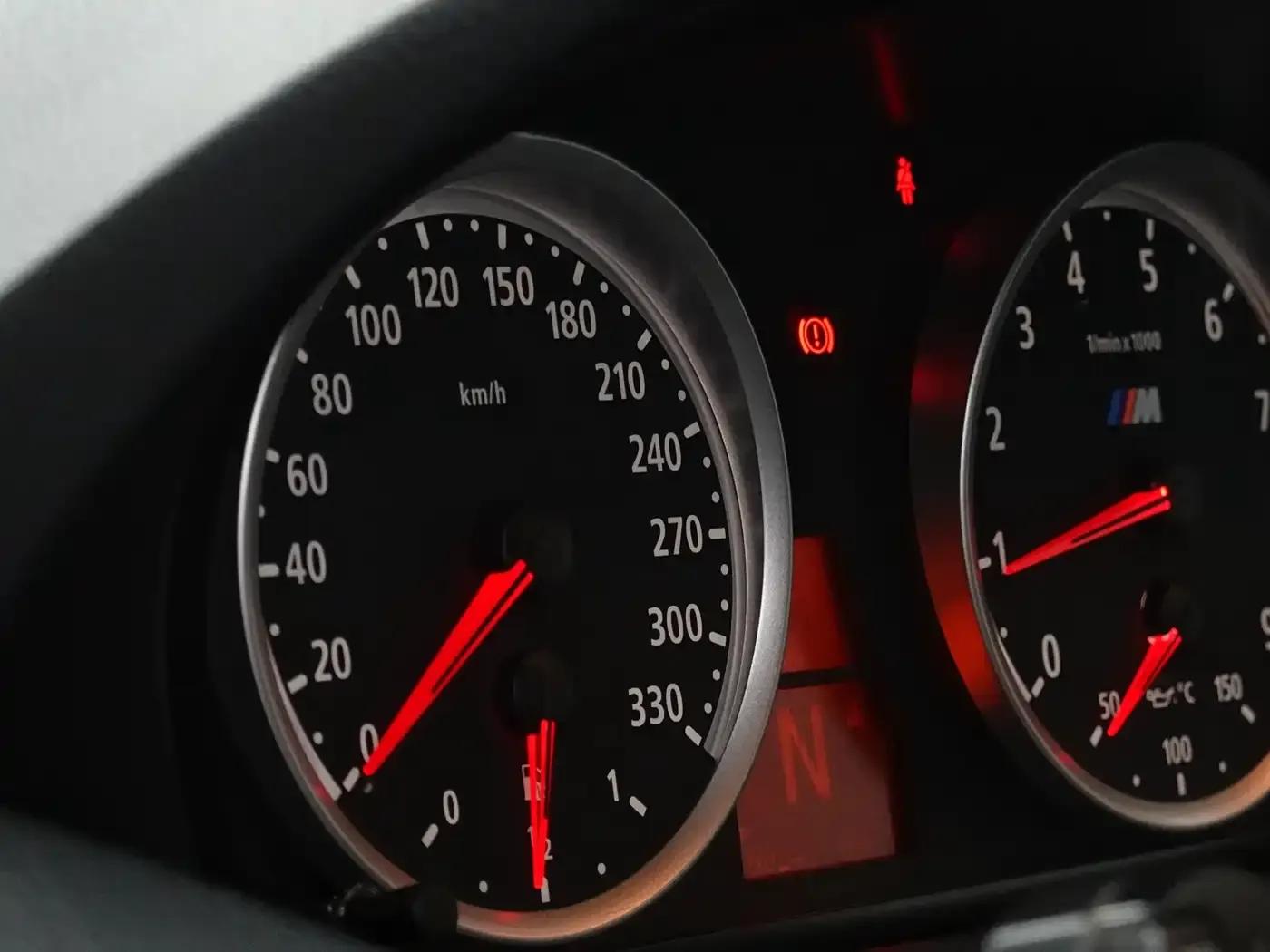 BMW M6 2006 — миниатюра 10
