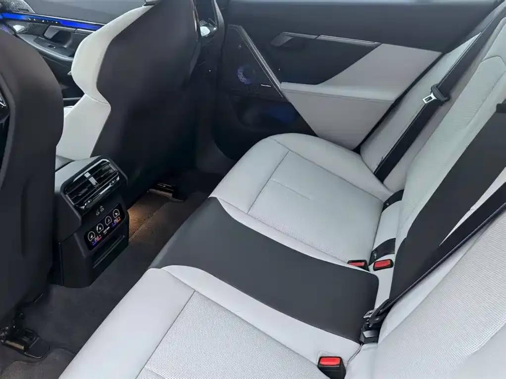 BMW M5 PHEV 2025 M5 — миниатюра 9