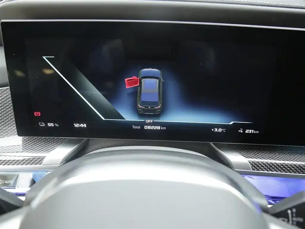 BMW i7 M70L 2023 Model — миниатюра 12