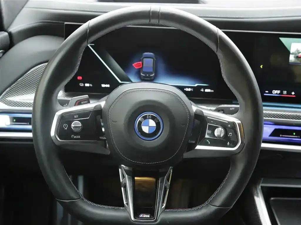 BMW i7 M70L 2023 Model — миниатюра 14