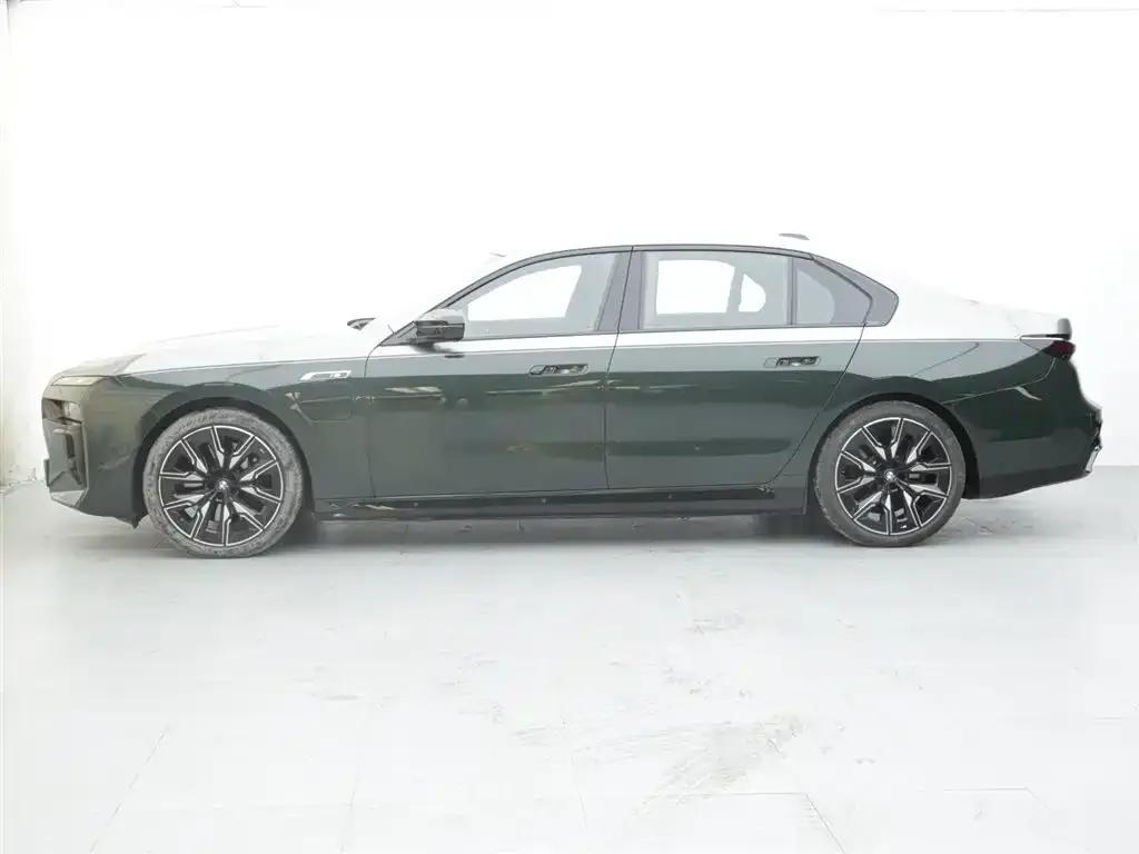 BMW i7 M70L 2023 Model — миниатюра 3