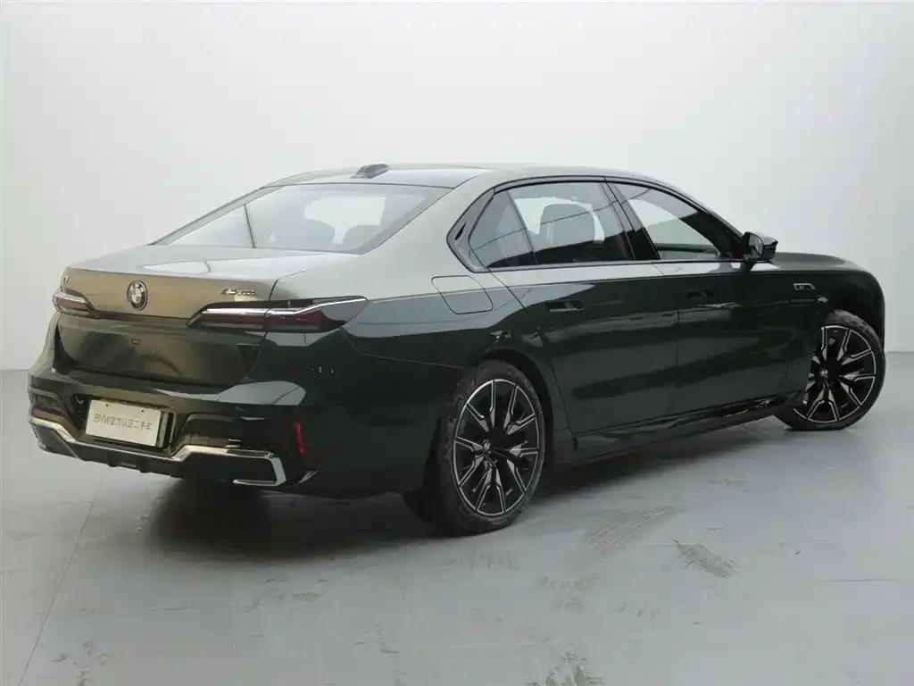 BMW i7 M70L 2023 Model — миниатюра 4