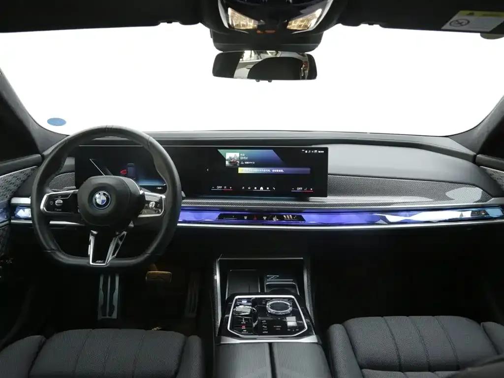 BMW i7 M70L 2023 Model — миниатюра 7