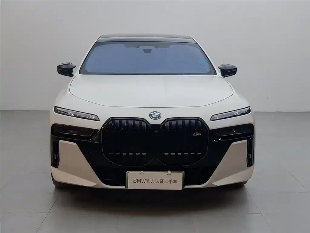 BMW i7 M70L 2023 Model — миниатюра 2