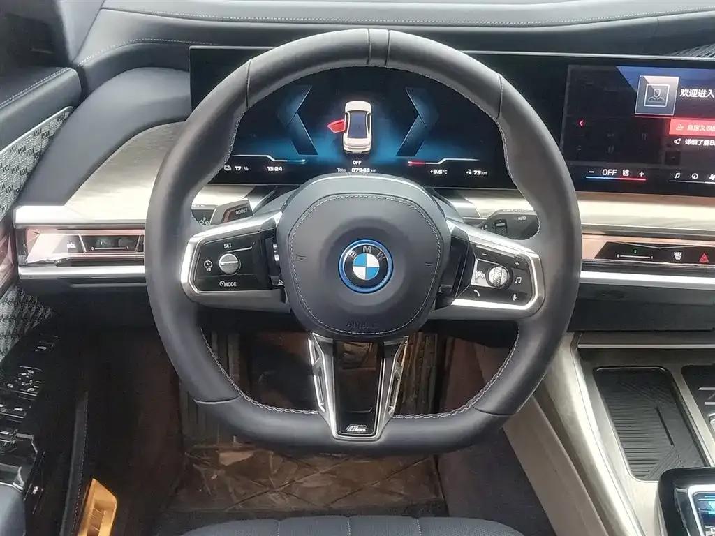 BMW i7 M70L 2023 Model — миниатюра 14