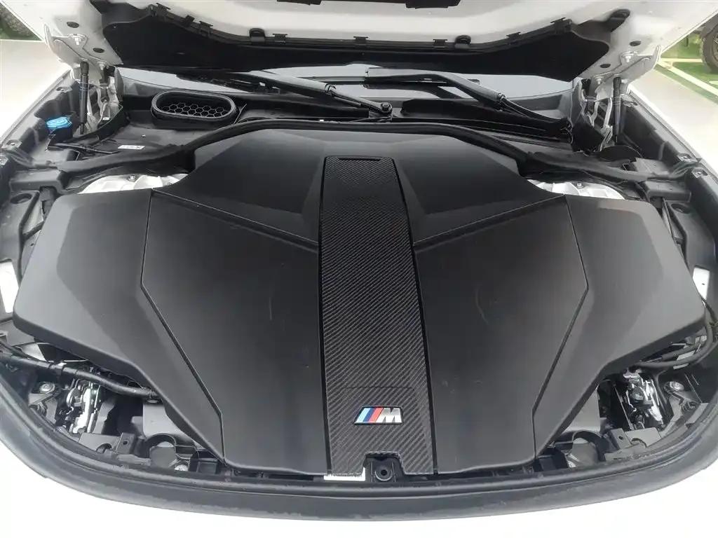BMW i7 M70L 2023 Model — миниатюра 17