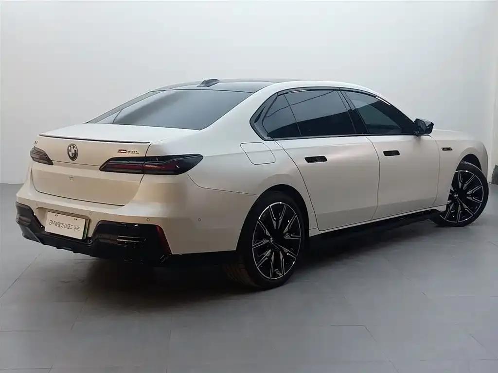 BMW i7 M70L 2023 Model — миниатюра 4