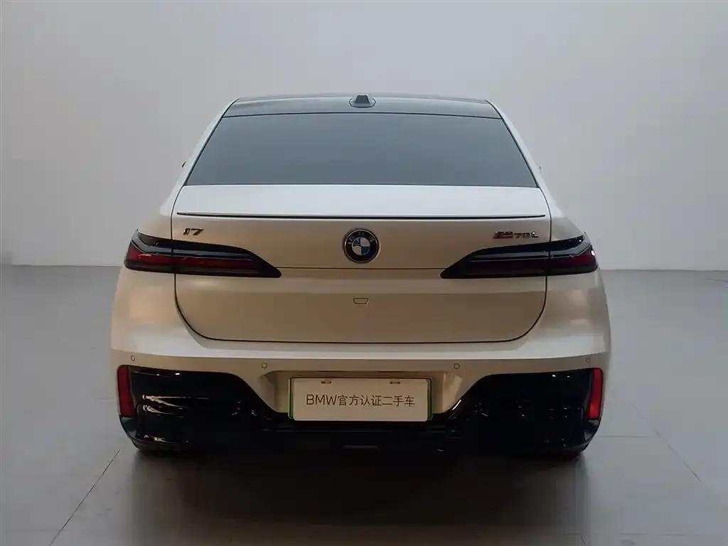 BMW i7 M70L 2023 Model — миниатюра 5