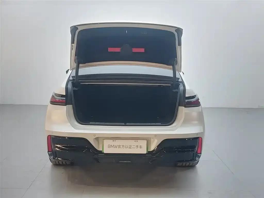 BMW i7 M70L 2023 Model — миниатюра 6