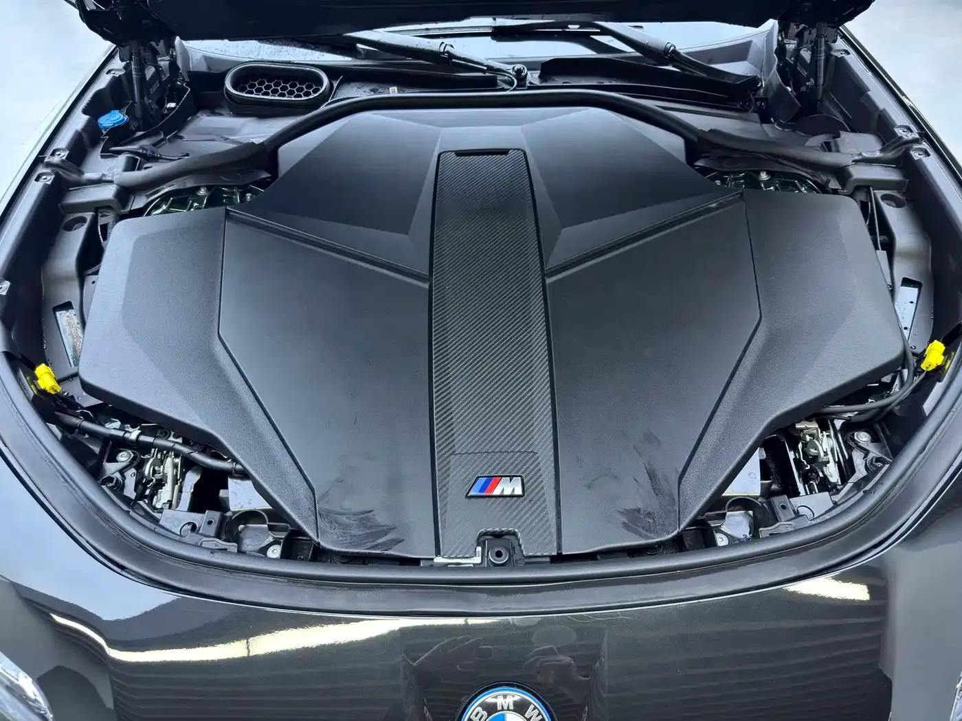 BMW i7 M70L 2023 Model — миниатюра 20