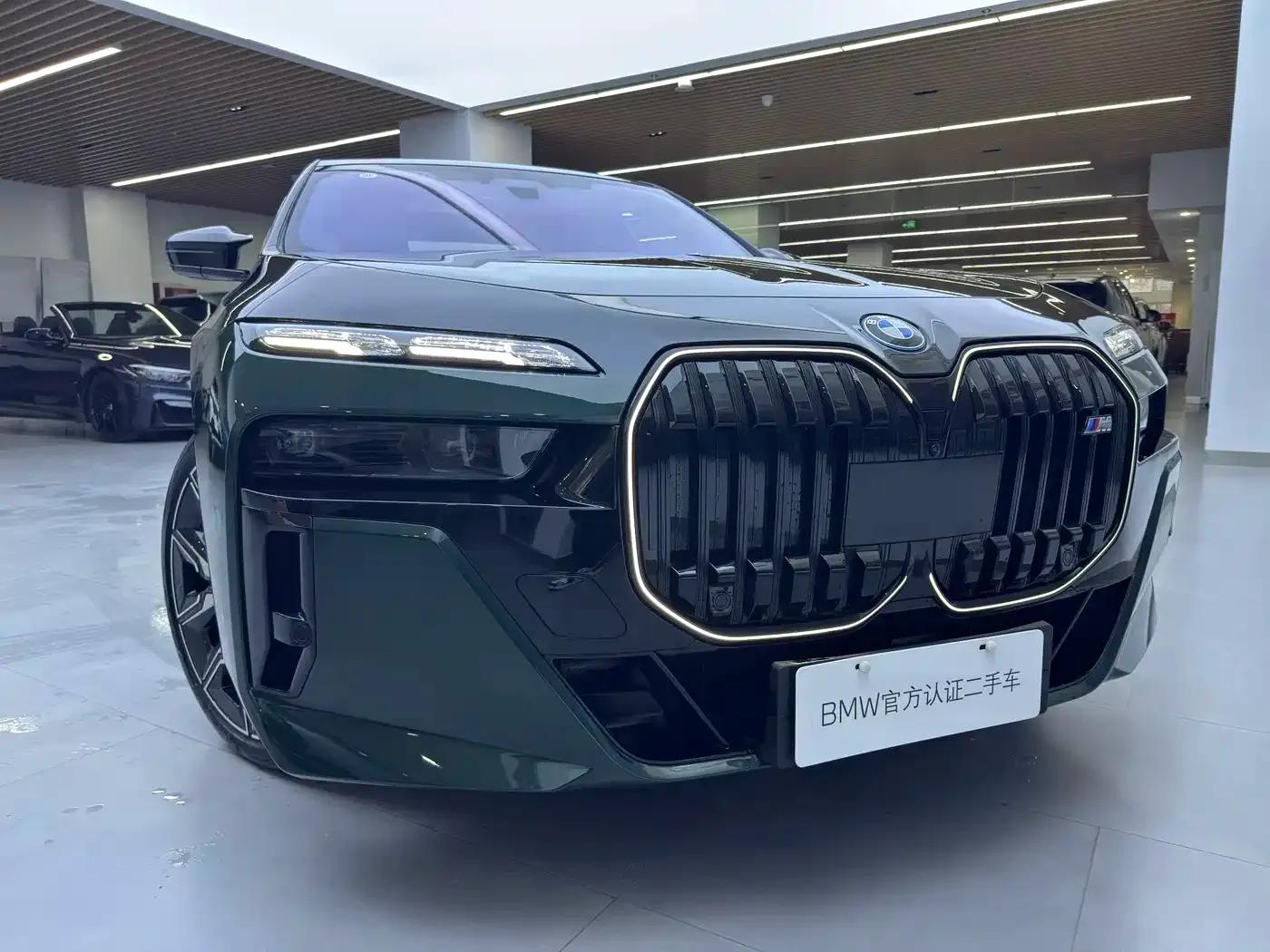 BMW i7 M70L 2023 Model — миниатюра 7