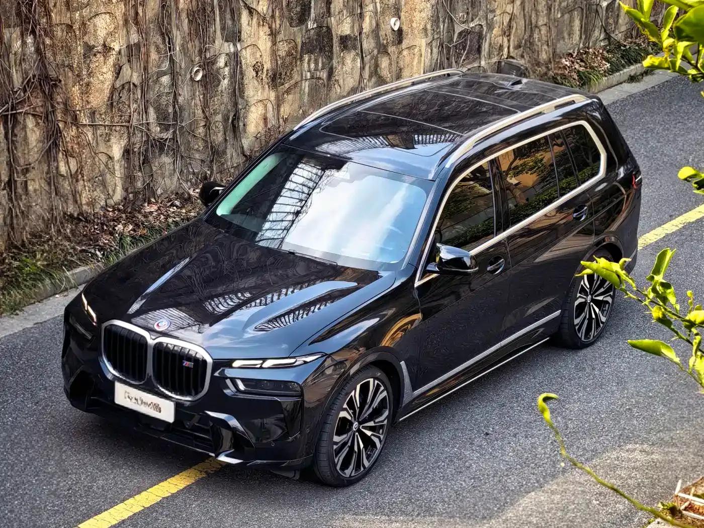 2023 BMW X7 M60i xDrive M60i — миниатюра 3