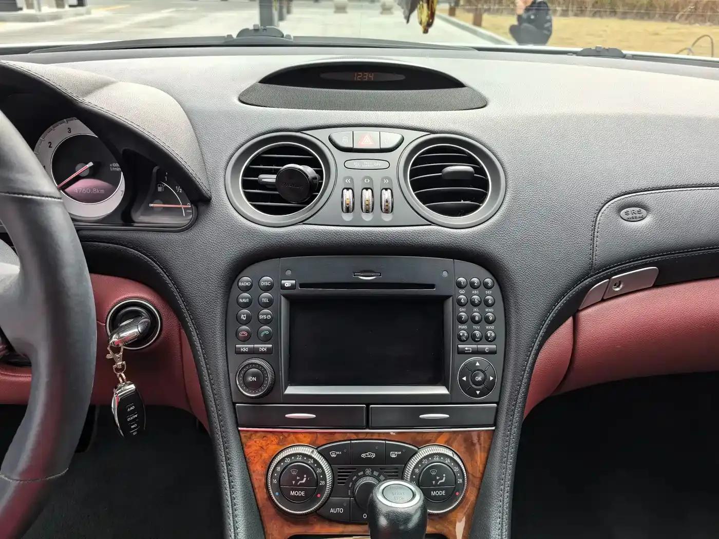Mercedes-Benz SL-Class 2010 SL 300 — миниатюра 13