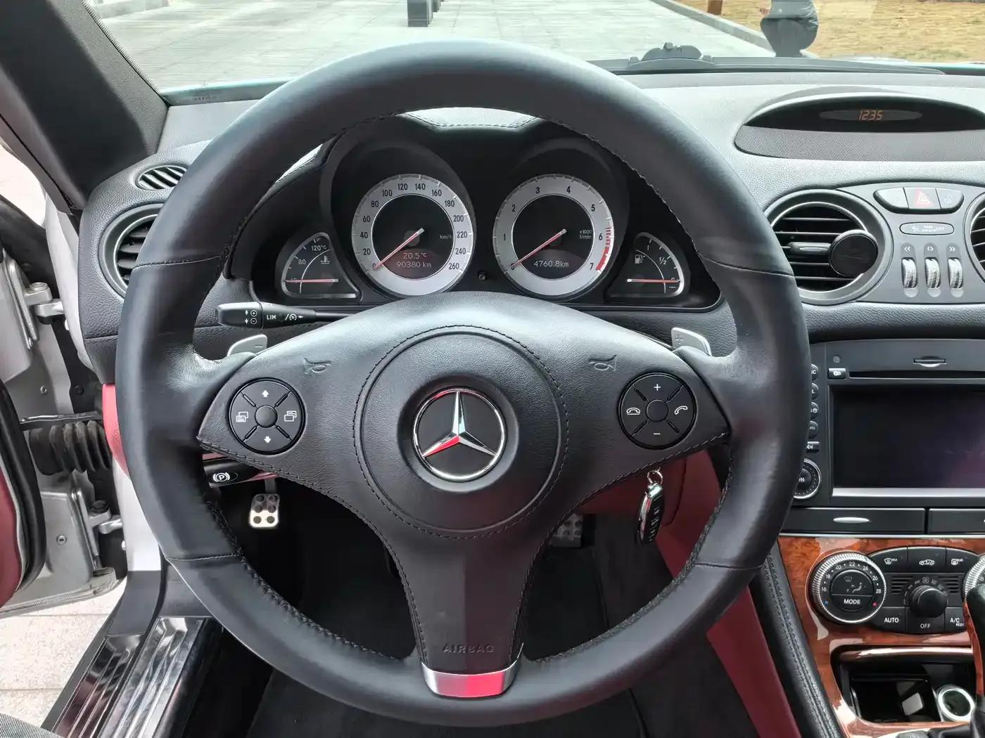 Mercedes-Benz SL-Class 2010 SL 300 — миниатюра 10