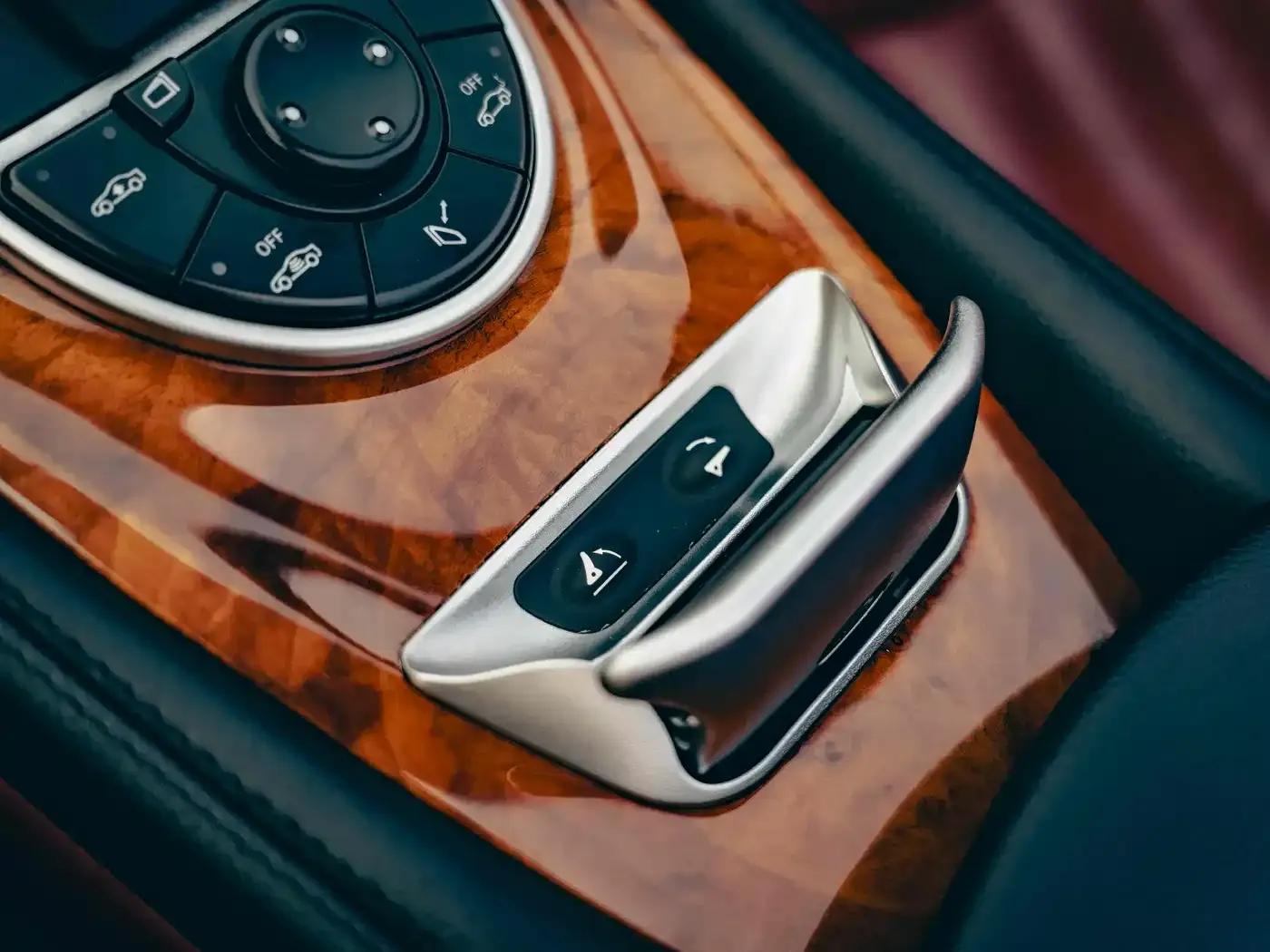Mercedes-Benz SL-Class 2010 SL 500 — миниатюра 11