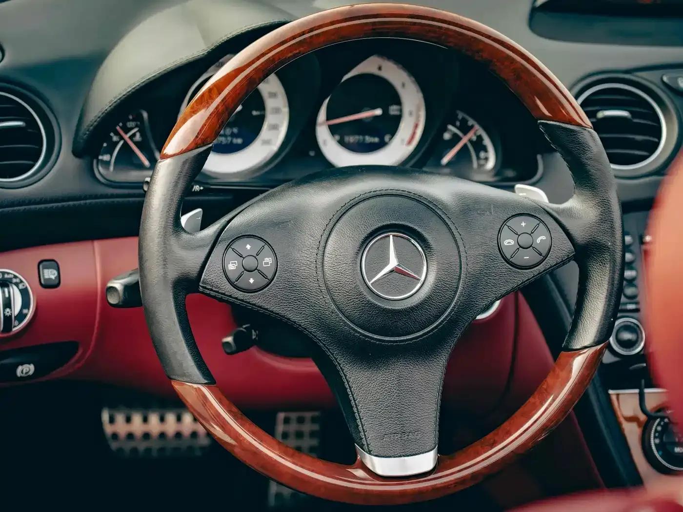 Mercedes-Benz SL-Class 2010 SL 500 — миниатюра 10