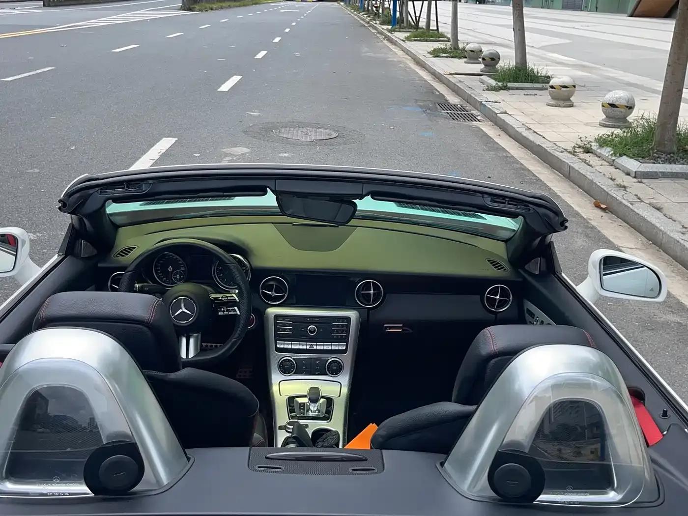 Mercedes-Benz SLC 2018 SLC 300 Luxury Sport — миниатюра 13