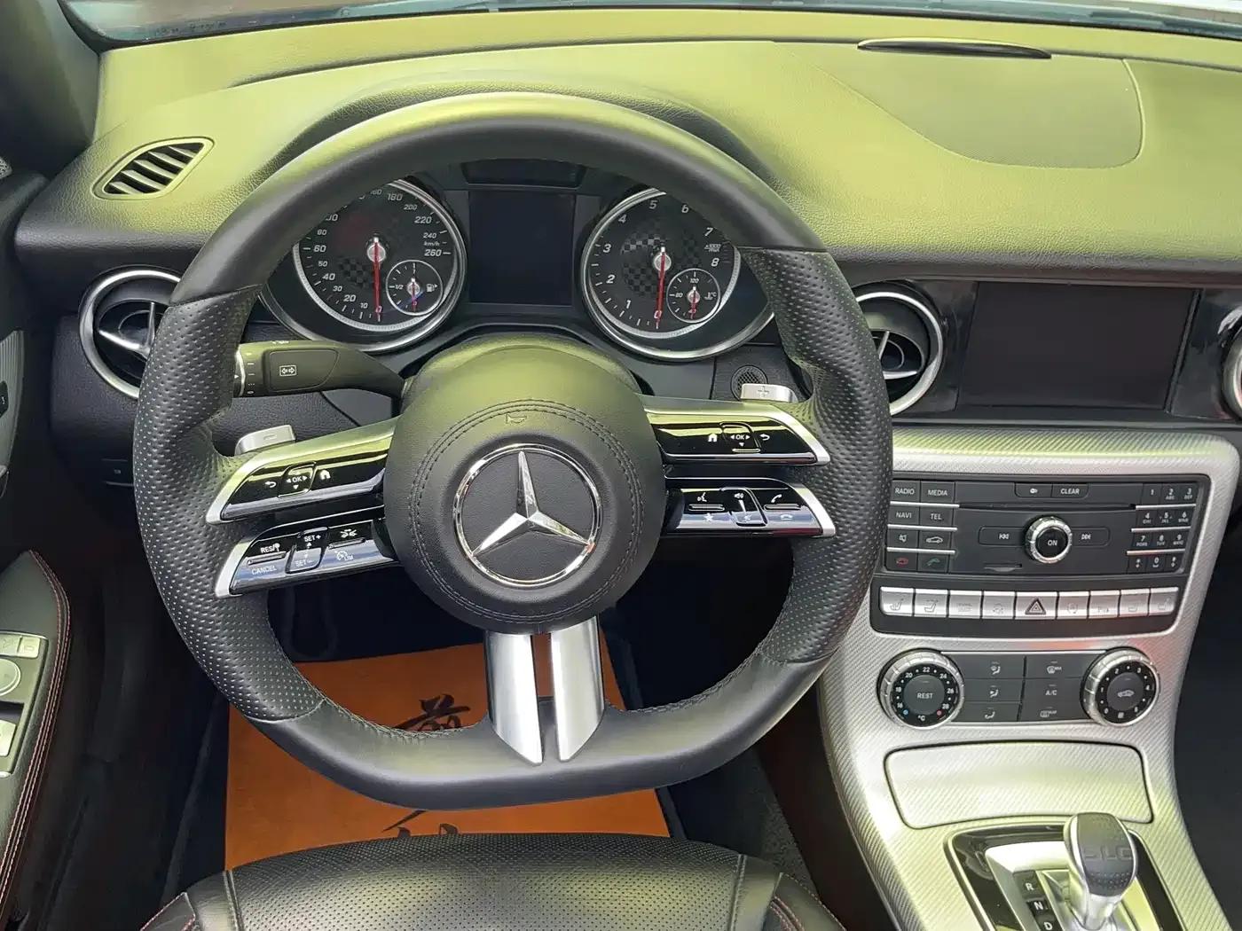 Mercedes-Benz SLC 2018 SLC 300 Luxury Sport — миниатюра 14