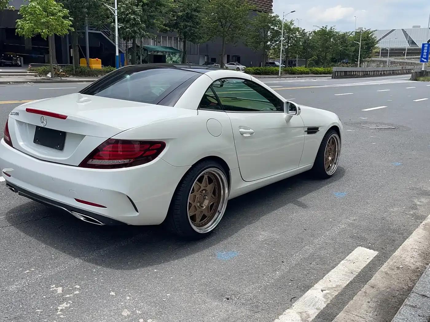 Mercedes-Benz SLC 2018 SLC 300 Luxury Sport — миниатюра 3