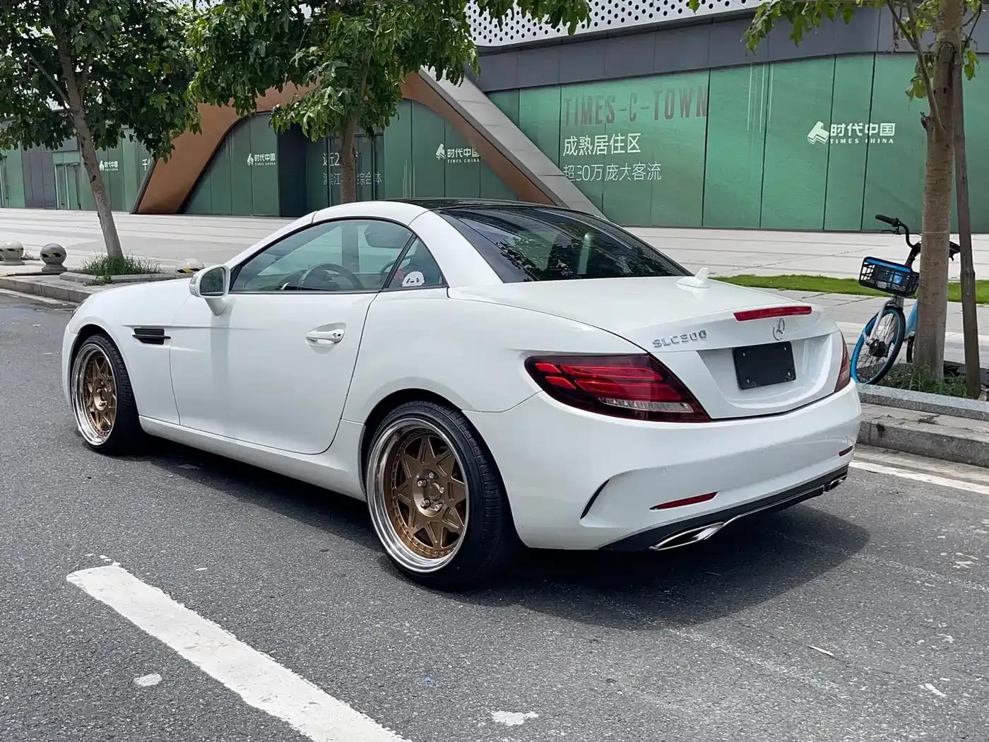 Mercedes-Benz SLC 2018 SLC 300 Luxury Sport — миниатюра 4
