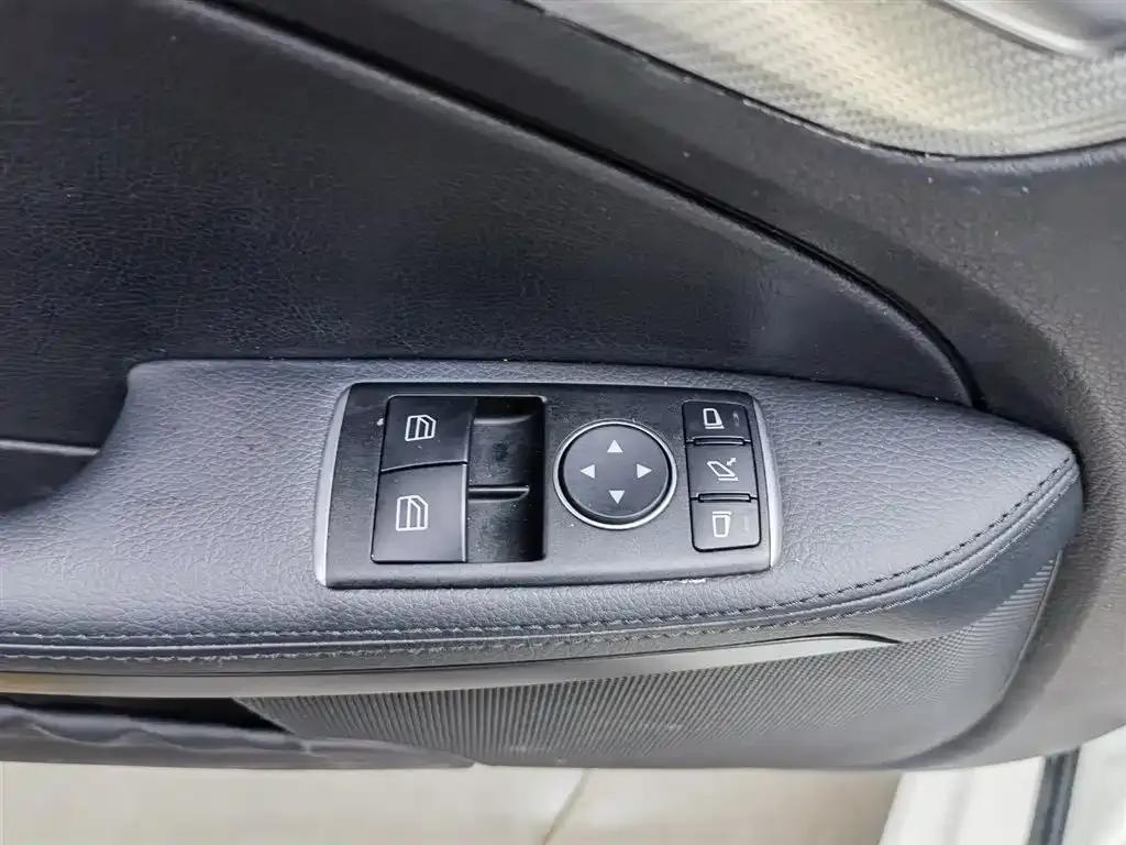 Mercedes-Benz SLC 2018 SLC 260 Dynamic — миниатюра 9