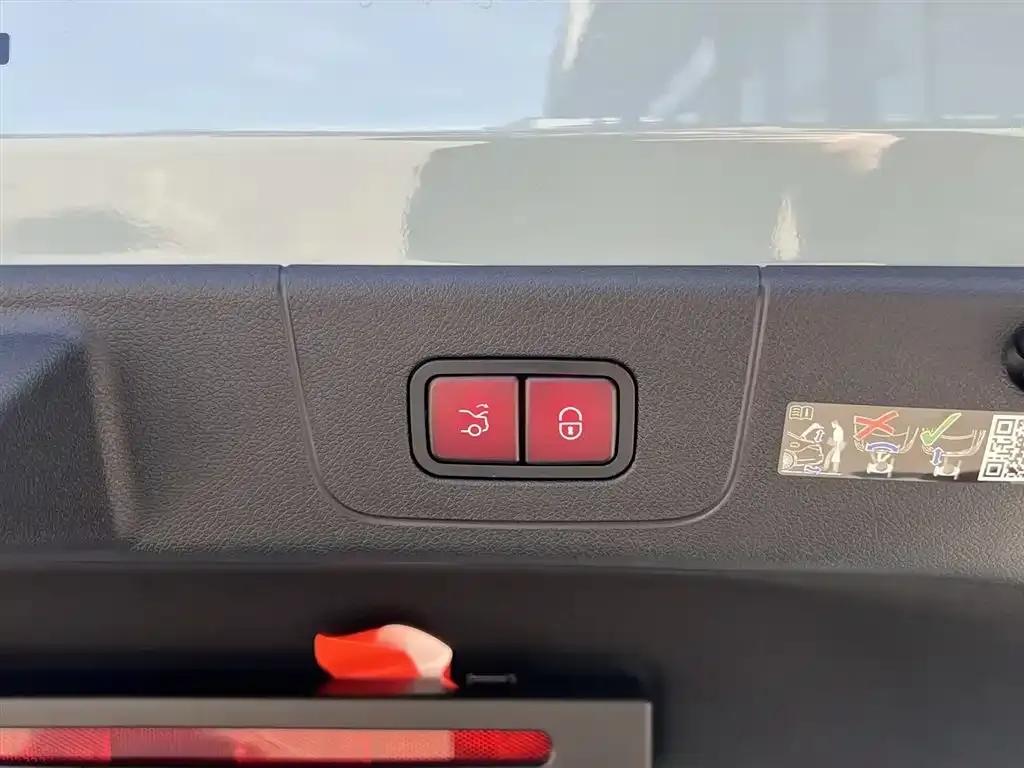 Mercedes-Benz CLA PHEV 2025 300L Extended Range Intelligent Edition — миниатюра 21