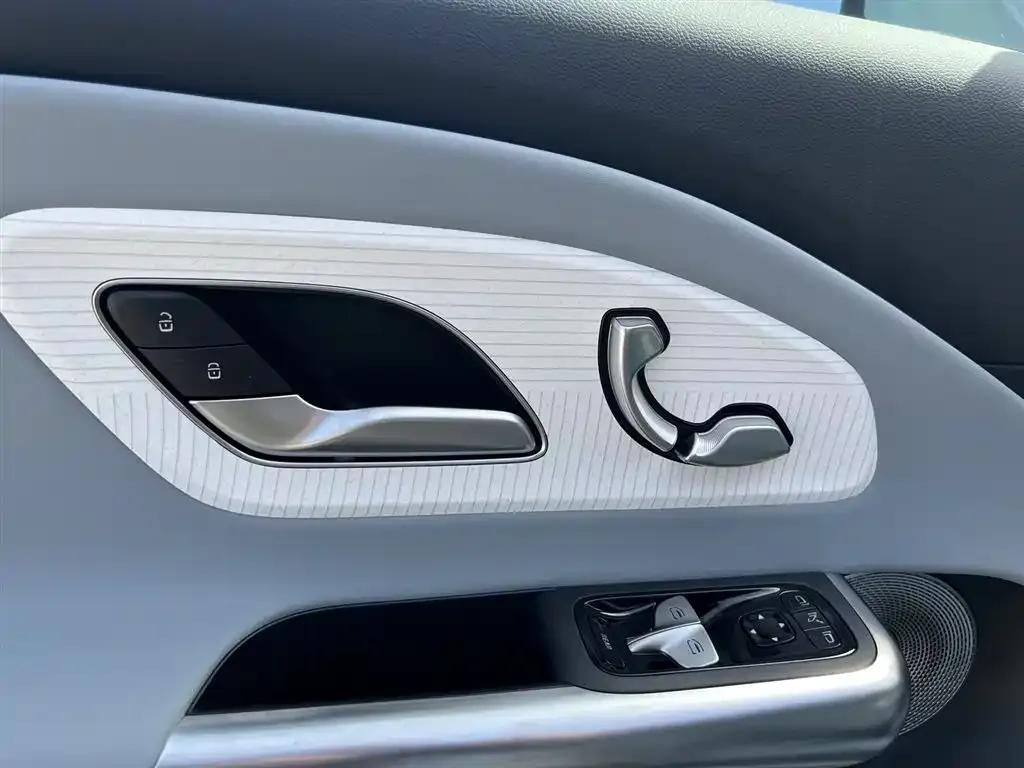 Mercedes-Benz CLA PHEV 2025 300L Extended Range Intelligent Edition — миниатюра 8