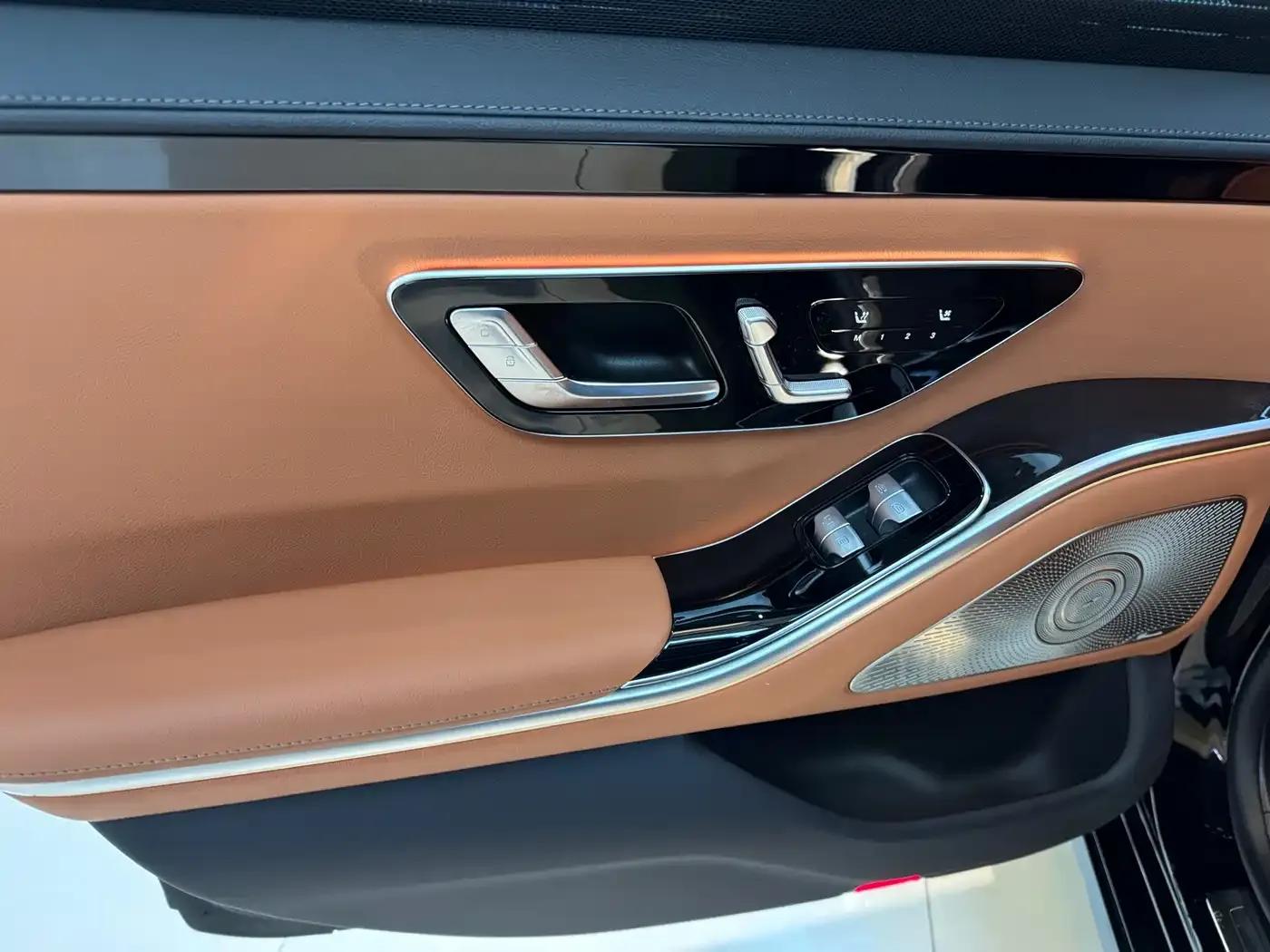 Mercedes-Benz S-Class PHEV 2023 Facelift S 450 e L Plug-in Hybrid Sedan — миниатюра 16