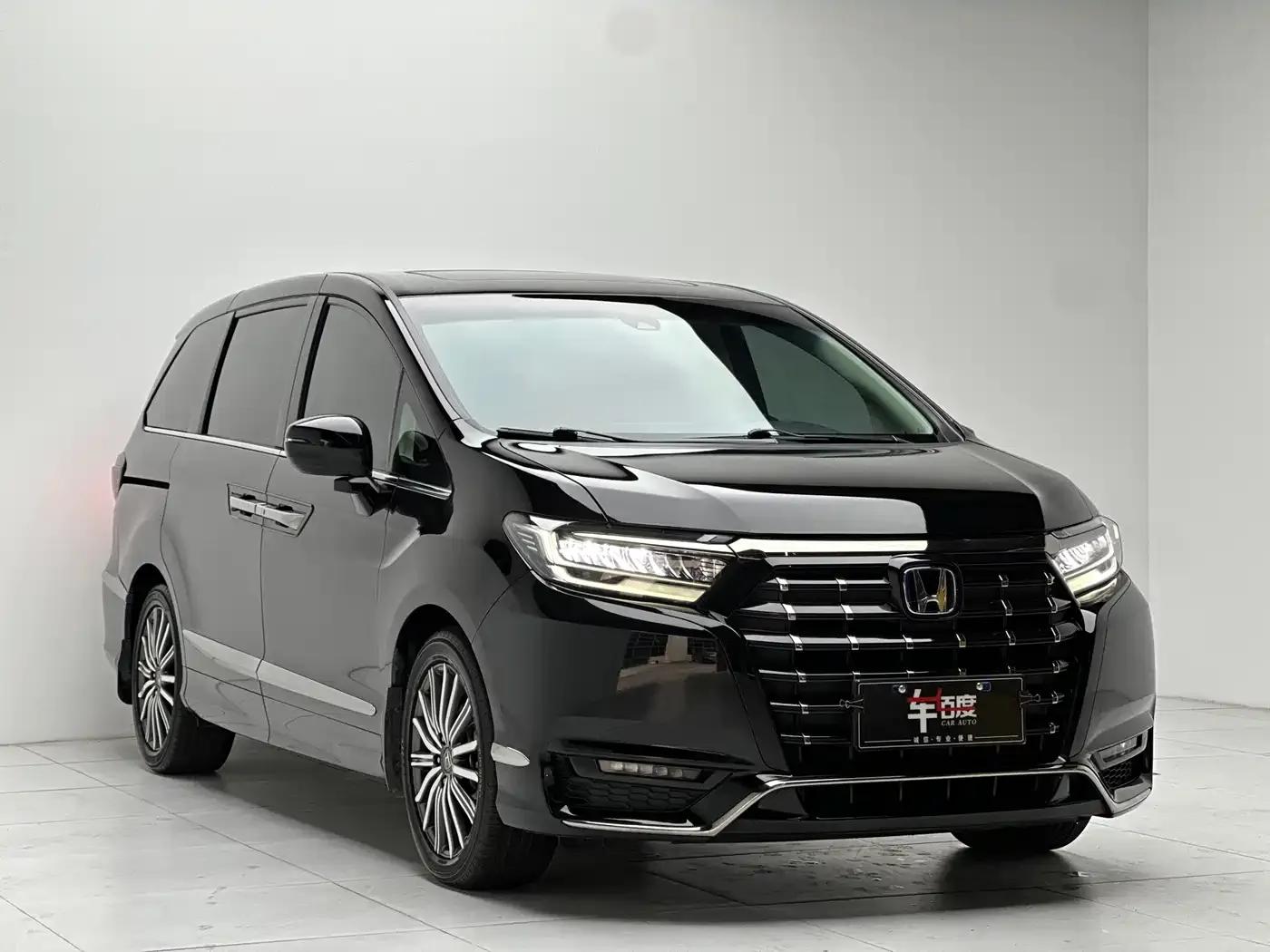 Elysion 2022 2.0L e:HEV Luxury Edition — миниатюра 3