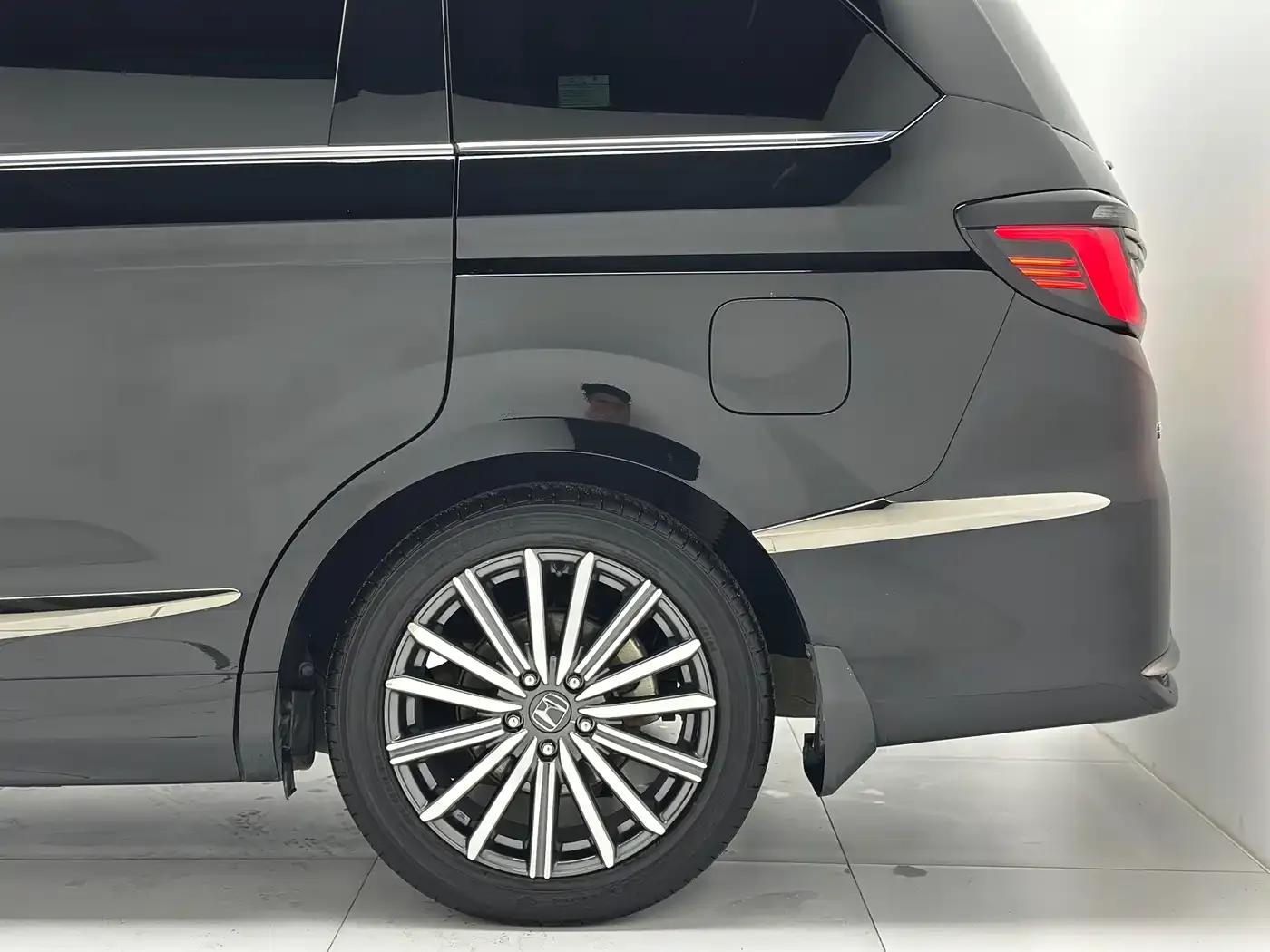 Elysion 2022 2.0L e:HEV Luxury Edition — миниатюра 22
