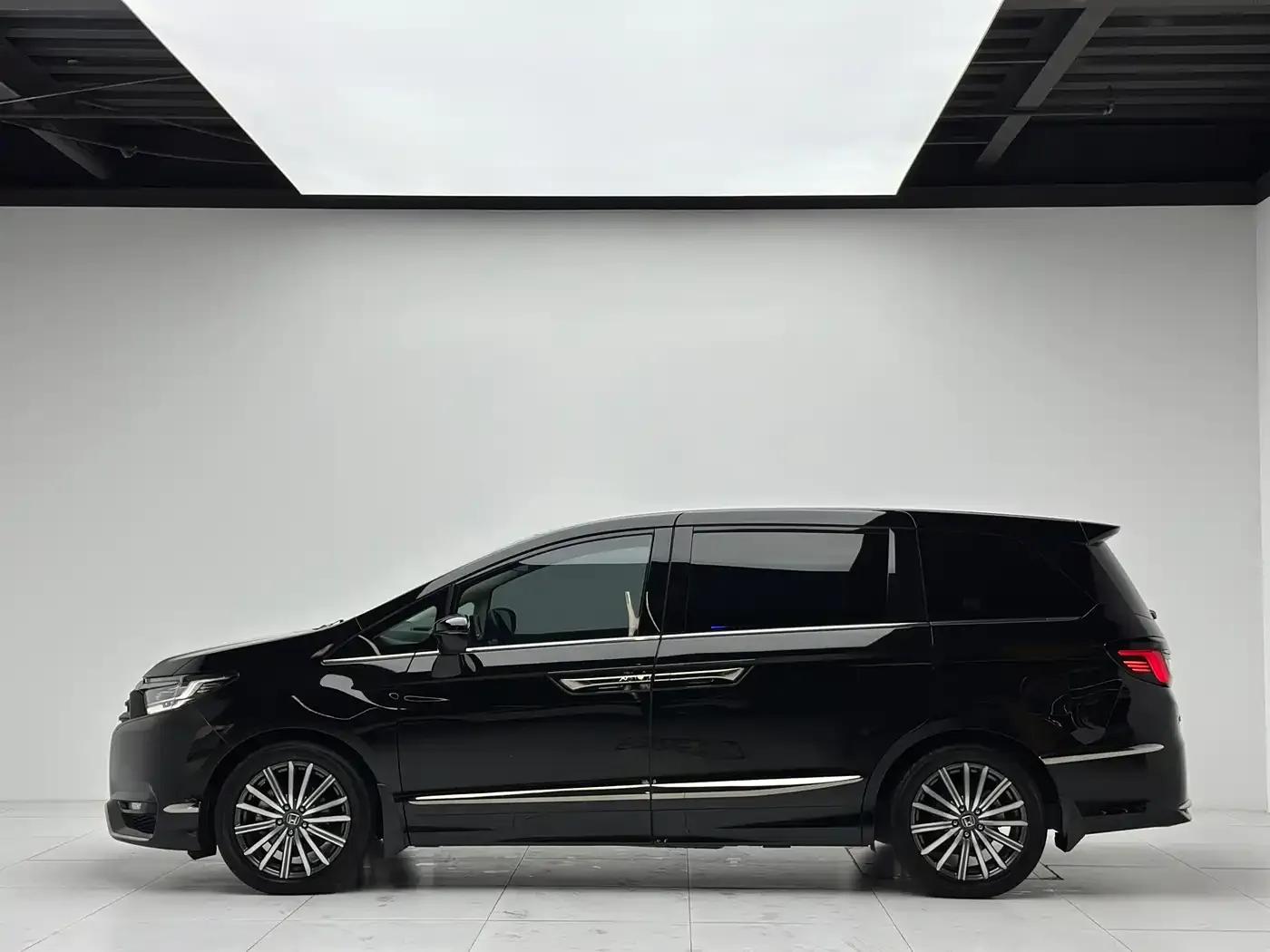 Elysion 2022 2.0L e:HEV Luxury Edition — миниатюра 24