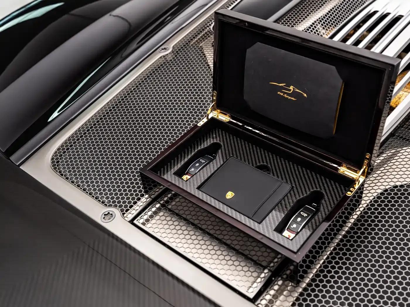 2014 918 Spyder 4.6L — миниатюра 17
