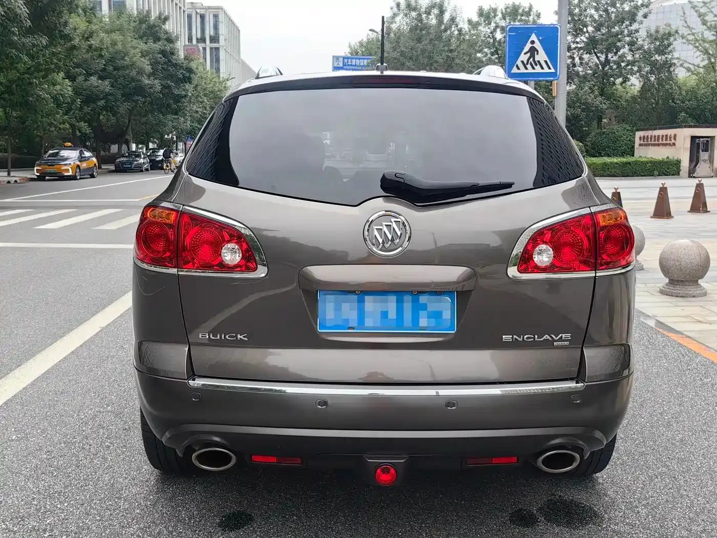 Enclave 2010 3.6L Flagship Edition — миниатюра 4