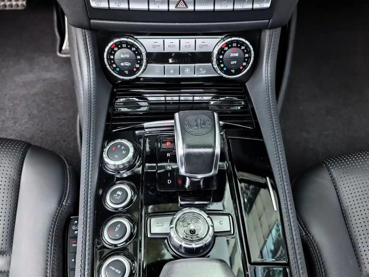 2015 Mercedes-Benz CLS AMG 63 4MATIC — миниатюра 13