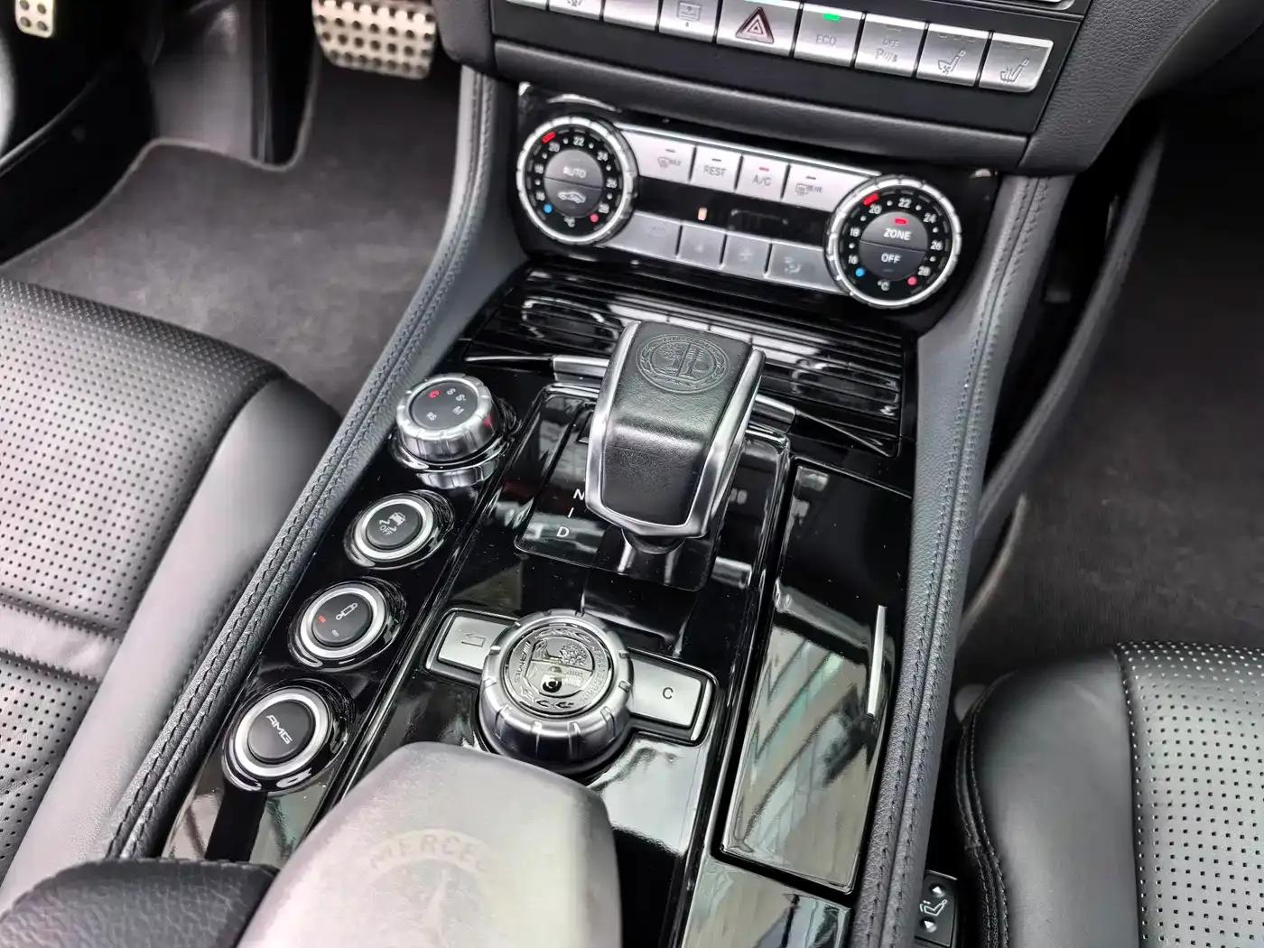 2015 Mercedes-Benz CLS AMG 63 4MATIC — миниатюра 16