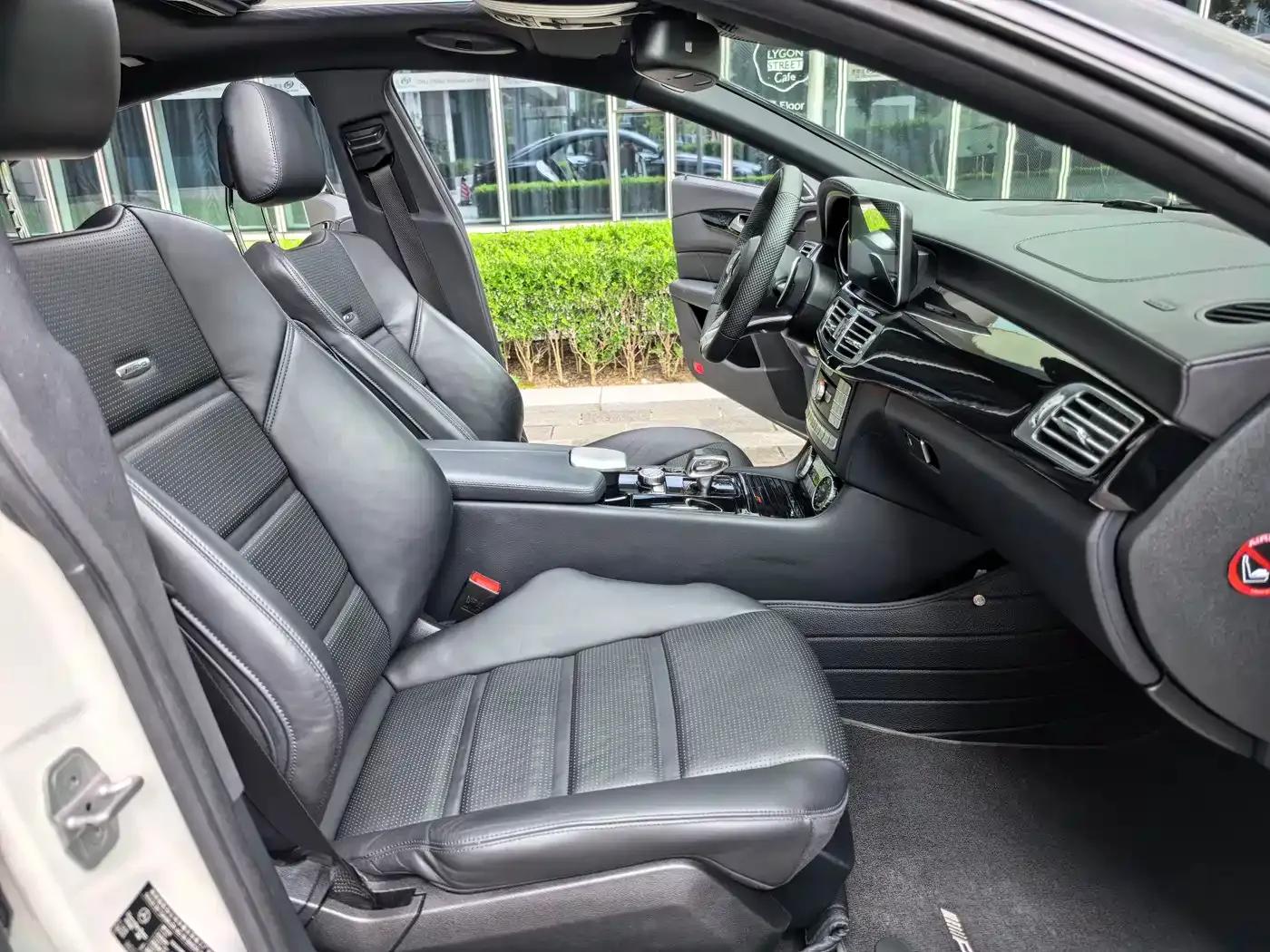 2015 Mercedes-Benz CLS AMG 63 4MATIC — миниатюра 28