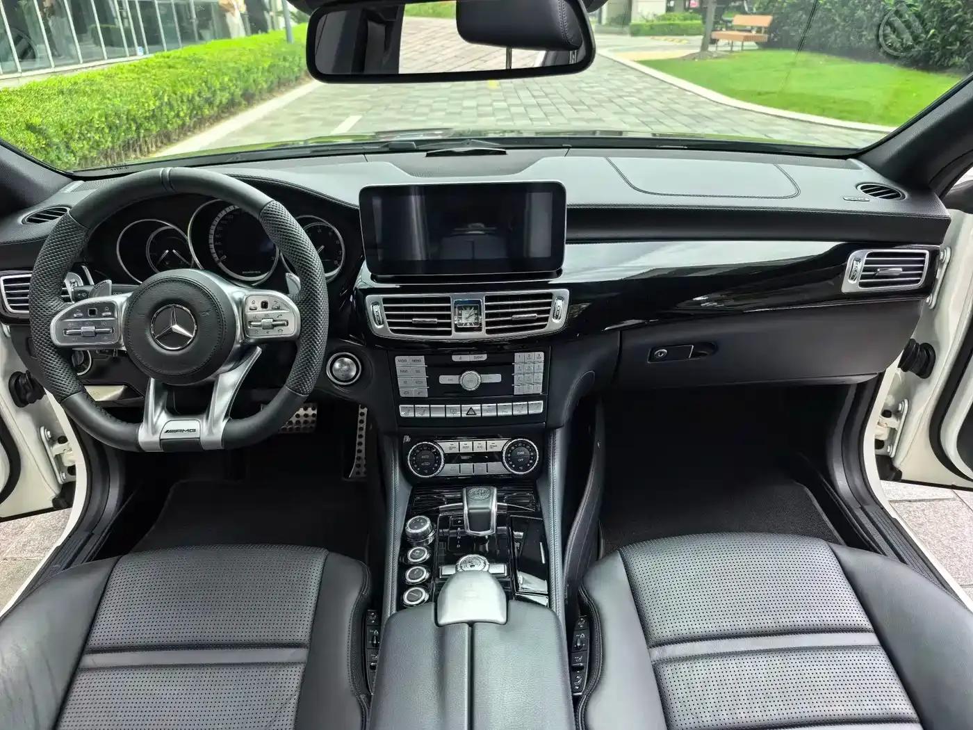 2015 Mercedes-Benz CLS AMG 63 4MATIC — миниатюра 29