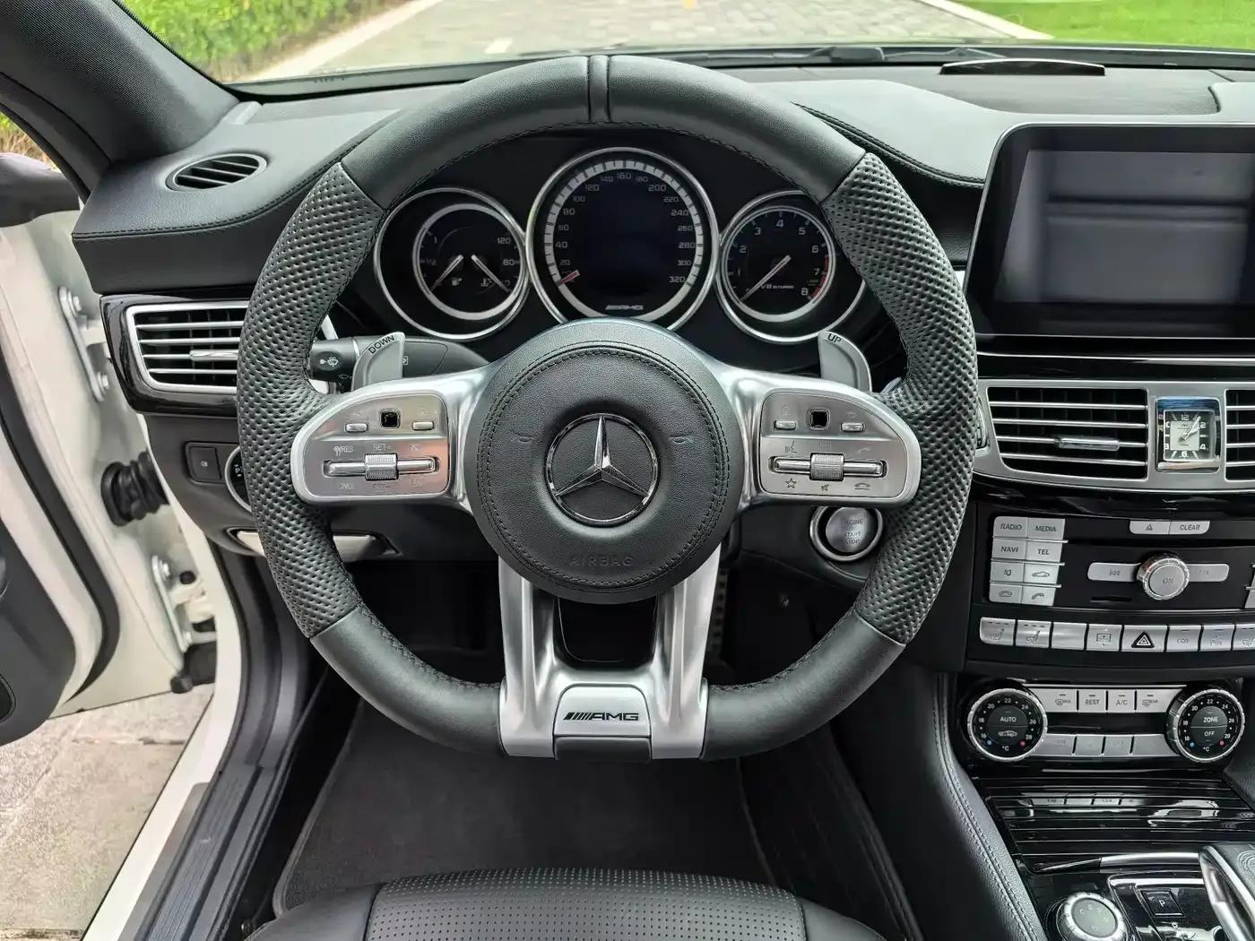 2015 Mercedes-Benz CLS AMG 63 4MATIC — миниатюра 31