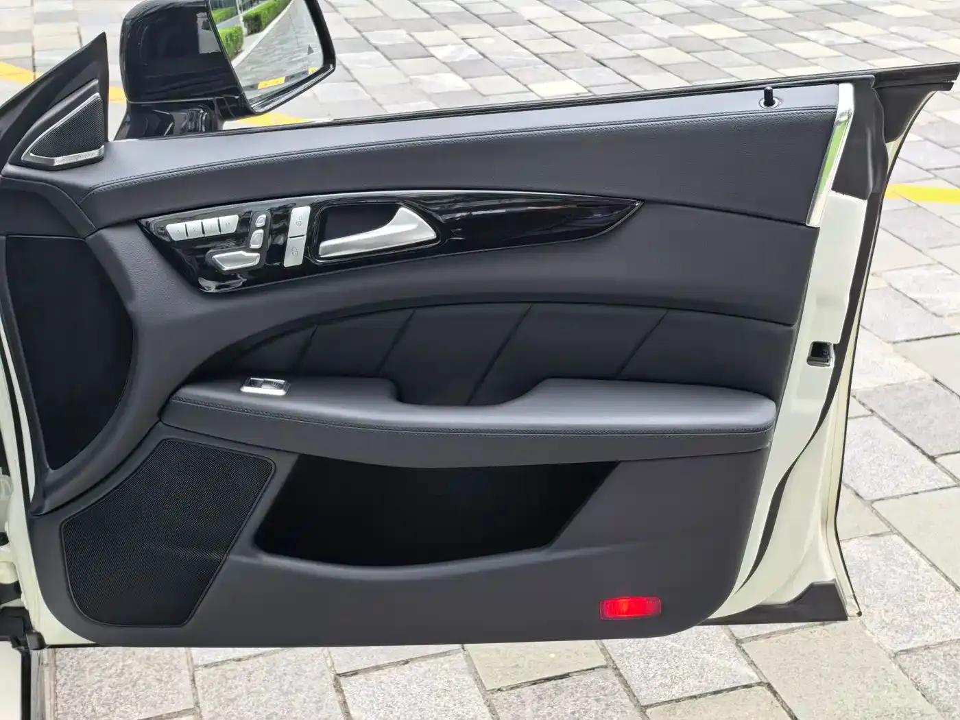 2015 Mercedes-Benz CLS AMG 63 4MATIC — миниатюра 32
